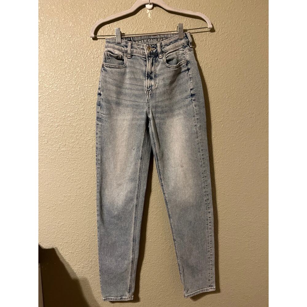American Eagle women’s Mom straight jeans with stretch size 000
